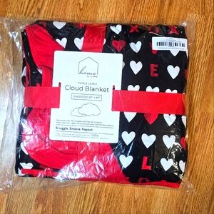 Little Sleepies oversized cloud blanket